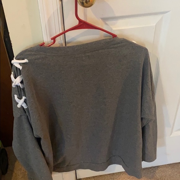 A gray sweater with white - Picture 3 of 3